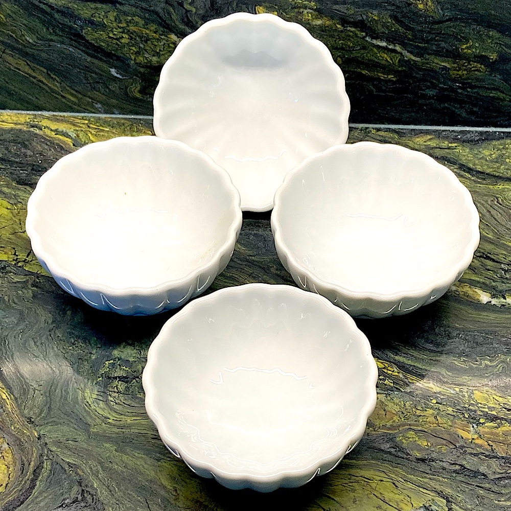 Pier 1 White Porcelain Scalloped Elegant Mini Bowls Set of 4 New